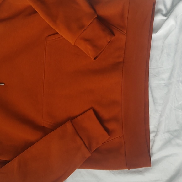 NWT Under Armour Sweatshirt - Picture 3 of 3